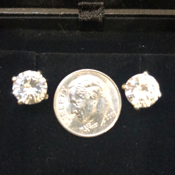 925 sterling silver cubic zirconium stud earrings. - Picture 2 of 5